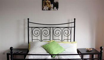 Alexanderplatz Accommodations Apartment *