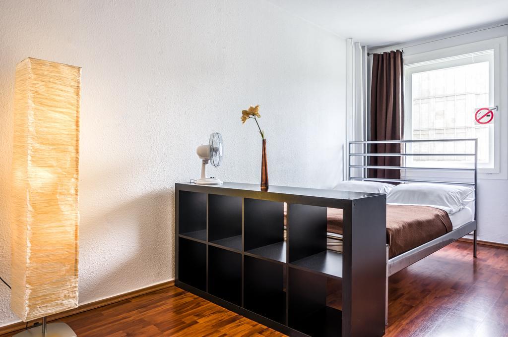 Alexanderplatz Accommodations Berlino