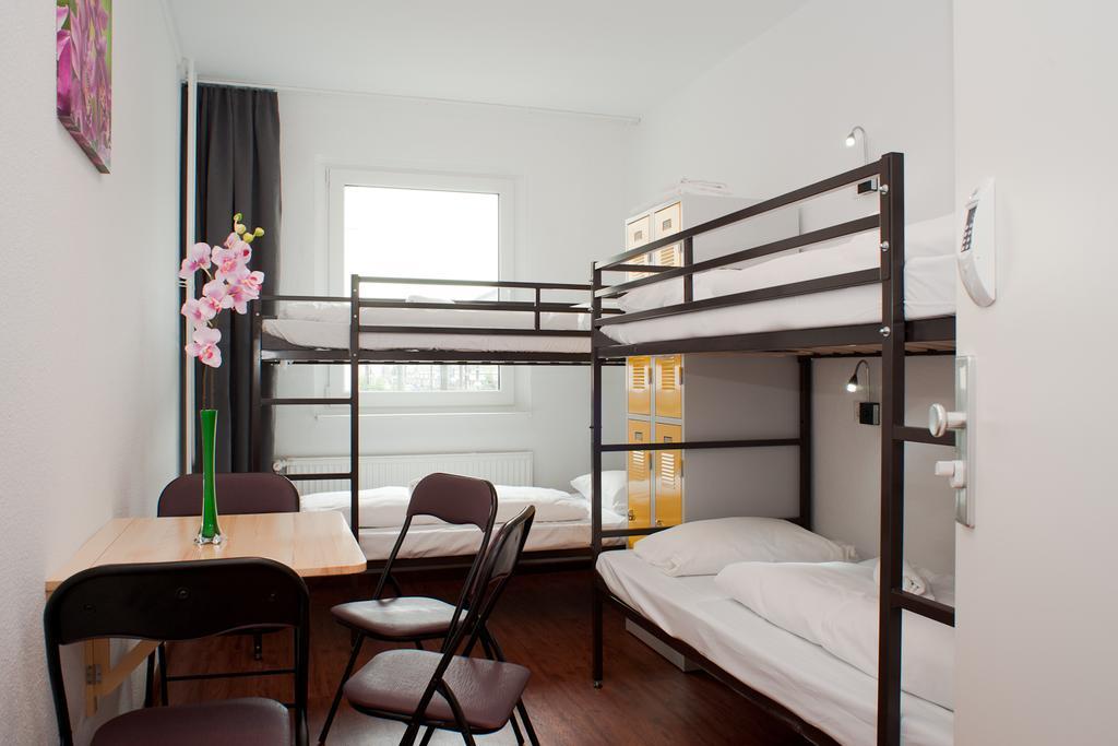 Alexanderplatz Accommodations Berlino